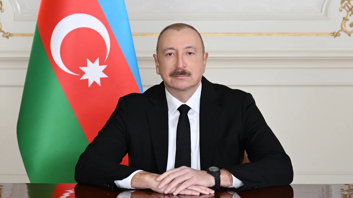 İlham Əliyev Avrasiya Milli Universitetinin rektorunu təbrik edib