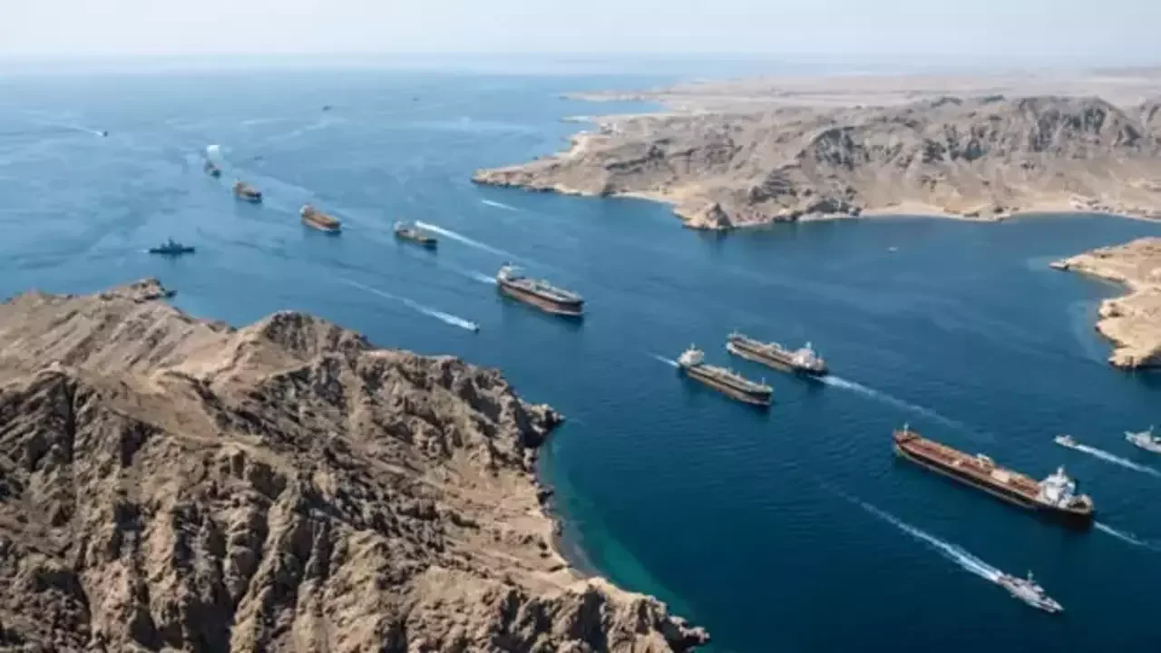 İran Silahlı Qüvvələri: Hörmüz boğazından keçən gəmilərin təhlükəsizliyi təmin edilir
