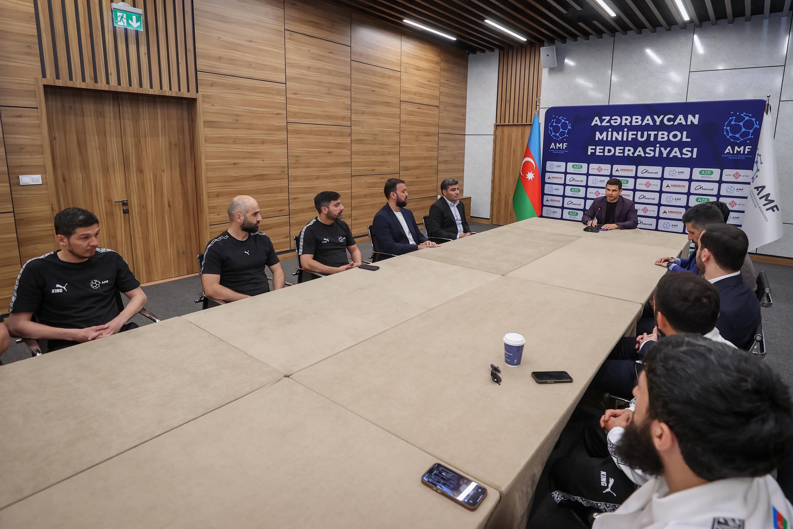 Azərbaycan Minifutbol Federasiyası prezidenti millinin üzvləri ilə görüşüb