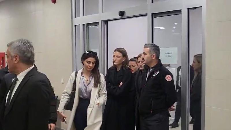 Serenay Sarıkaya narkotik istintaqı çərçivəsində saxlanılıb