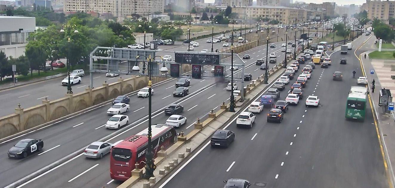 Bir sıra yollarda tıxac müşahidə olunur - SİYAHI