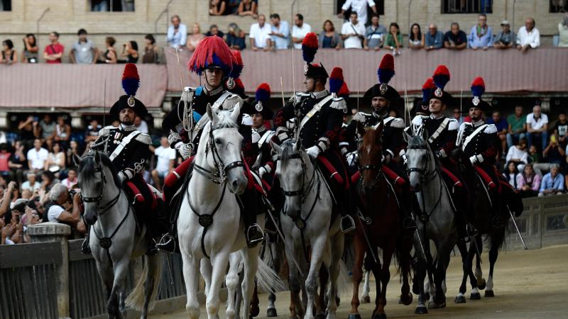 İtaliyada paradda iştirak etməli olan süvari dəstəsinin atları qaçıb