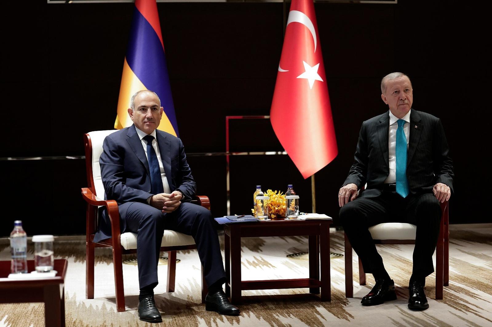 Ərdoğan və Paşinyan arasında telefon danışığı olub