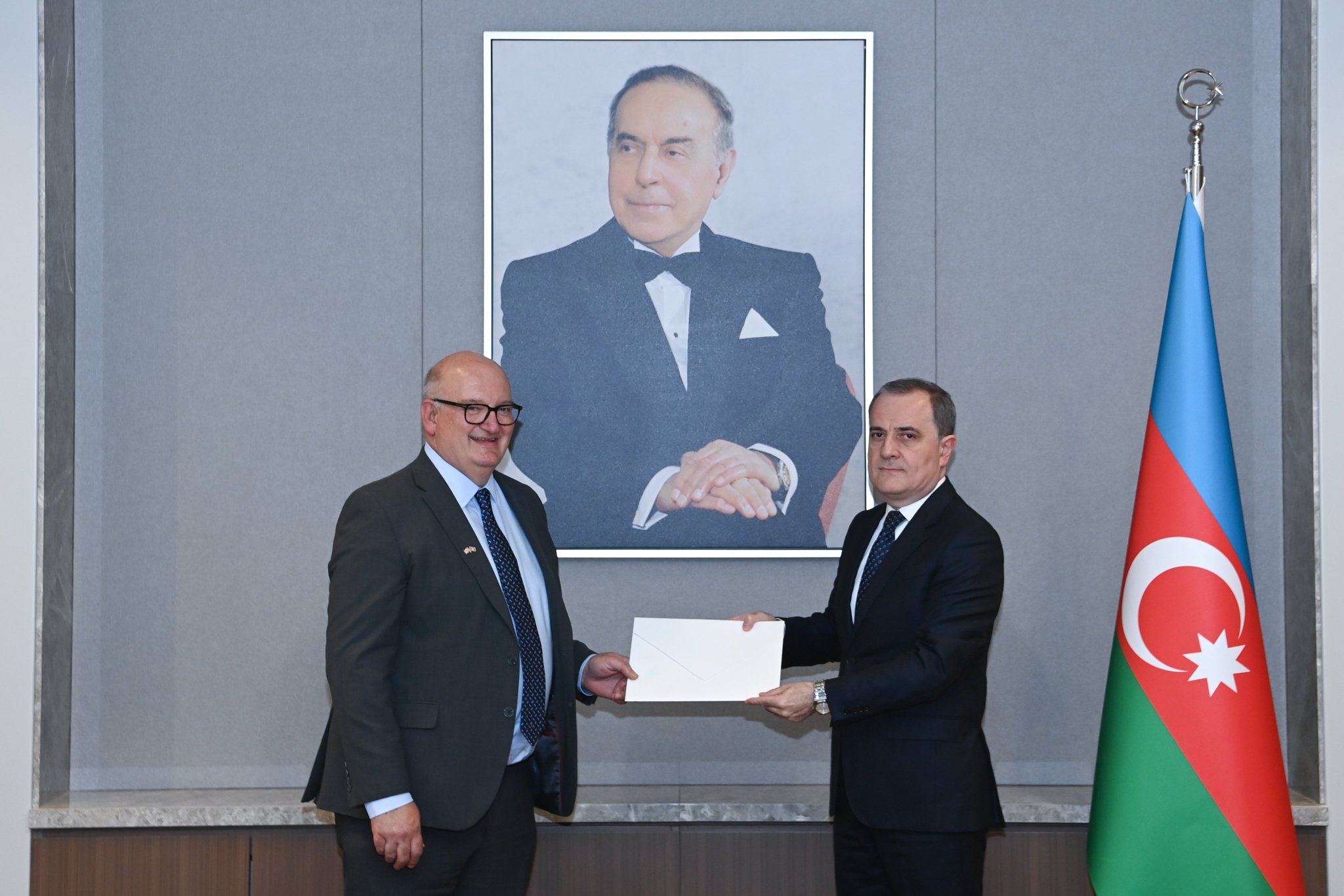 Ceyhun Bayramov Birləşmiş Krallığın yeni təyin olunmuş səfiri Dankan Normanı qəbul edib