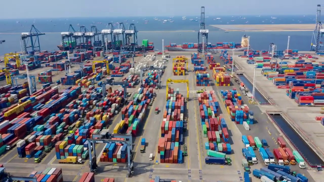 Bakı Limanında bu ilin may ayında 812 min tondan çox yük aşırılıb