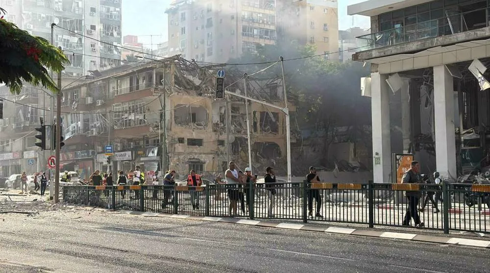 İsrail ordusu İranın neft-kimya kompleksinə hava zərbələri endirib