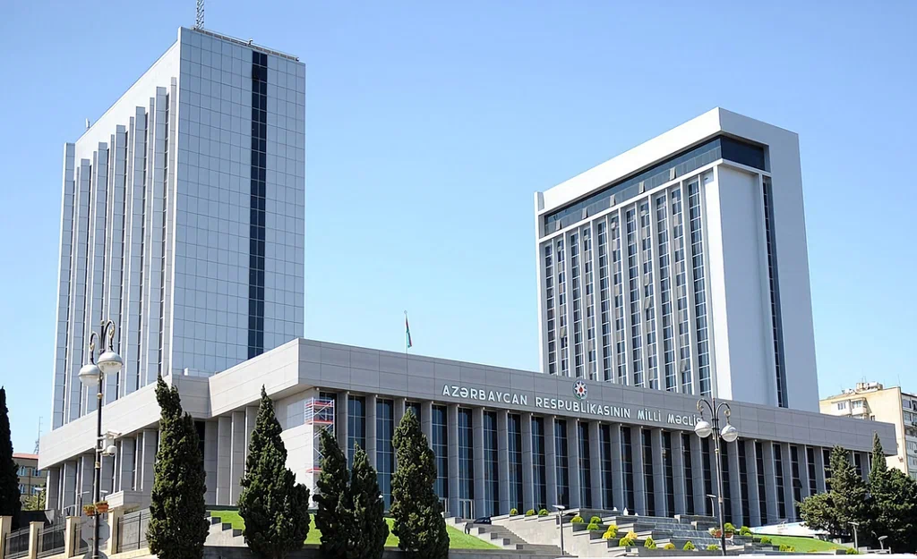 Yaş məhdudiyyətli sosial şəbəkə platformaları üçün yeni cərimələr nəzərdə tutulur