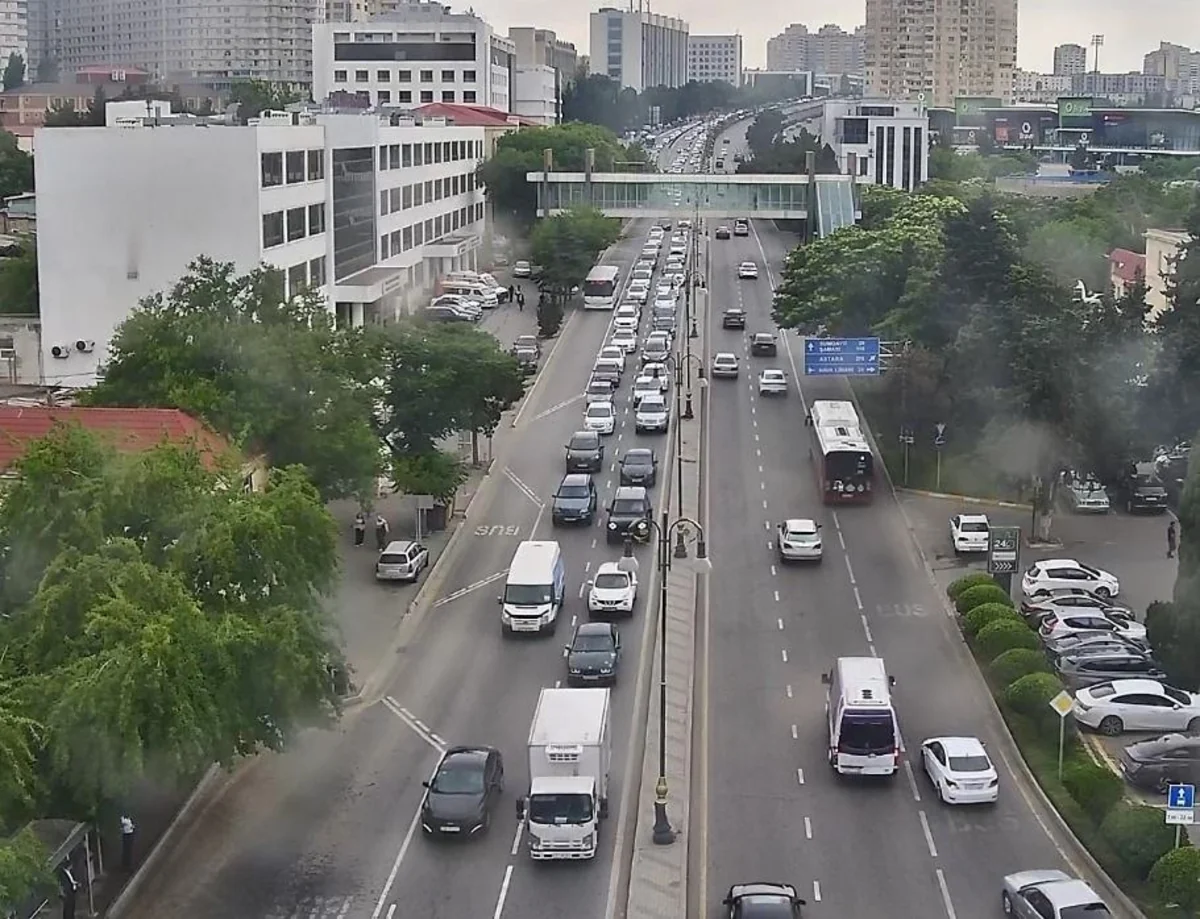 Nəqliyyatın sıxlığı müşahidə olunan yollar açıqlanıb