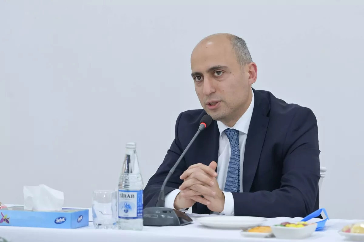 Emin Əmrullayev: Süni intellektdən yanlış istifadə uşaqların kütləşməsinə gətirib çıxarır
