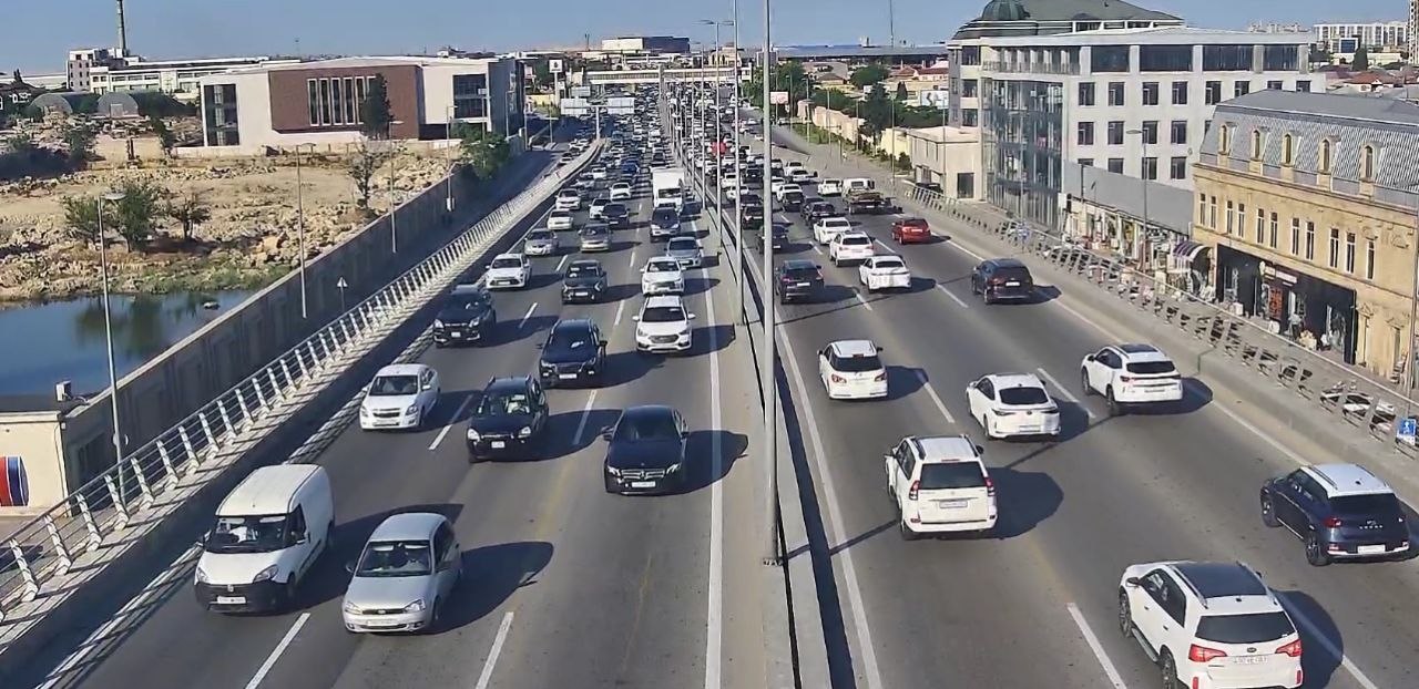 Bakıda sıxlıq olan yollar - SİYAHI