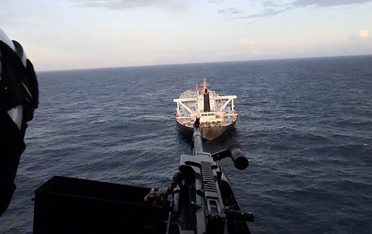 ABŞ ordusu İran neft tankerinə atəş açıb