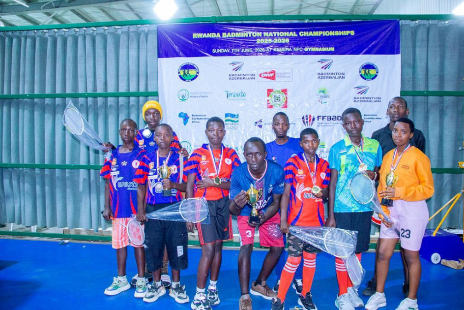 Azərbaycan Badminton Federasiyası Ruandaya idman ləvazimatları göndərib