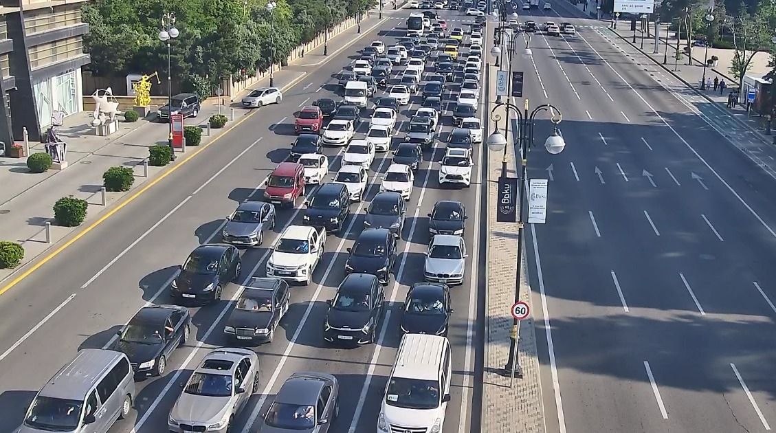 Bakıda hazırda sıxlıq müşahidə olunan yollar açıqlanıb 