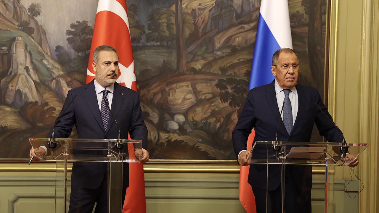Sergey Lavrov Hakan Fidanla regional məsələləri müzakirə edəcək