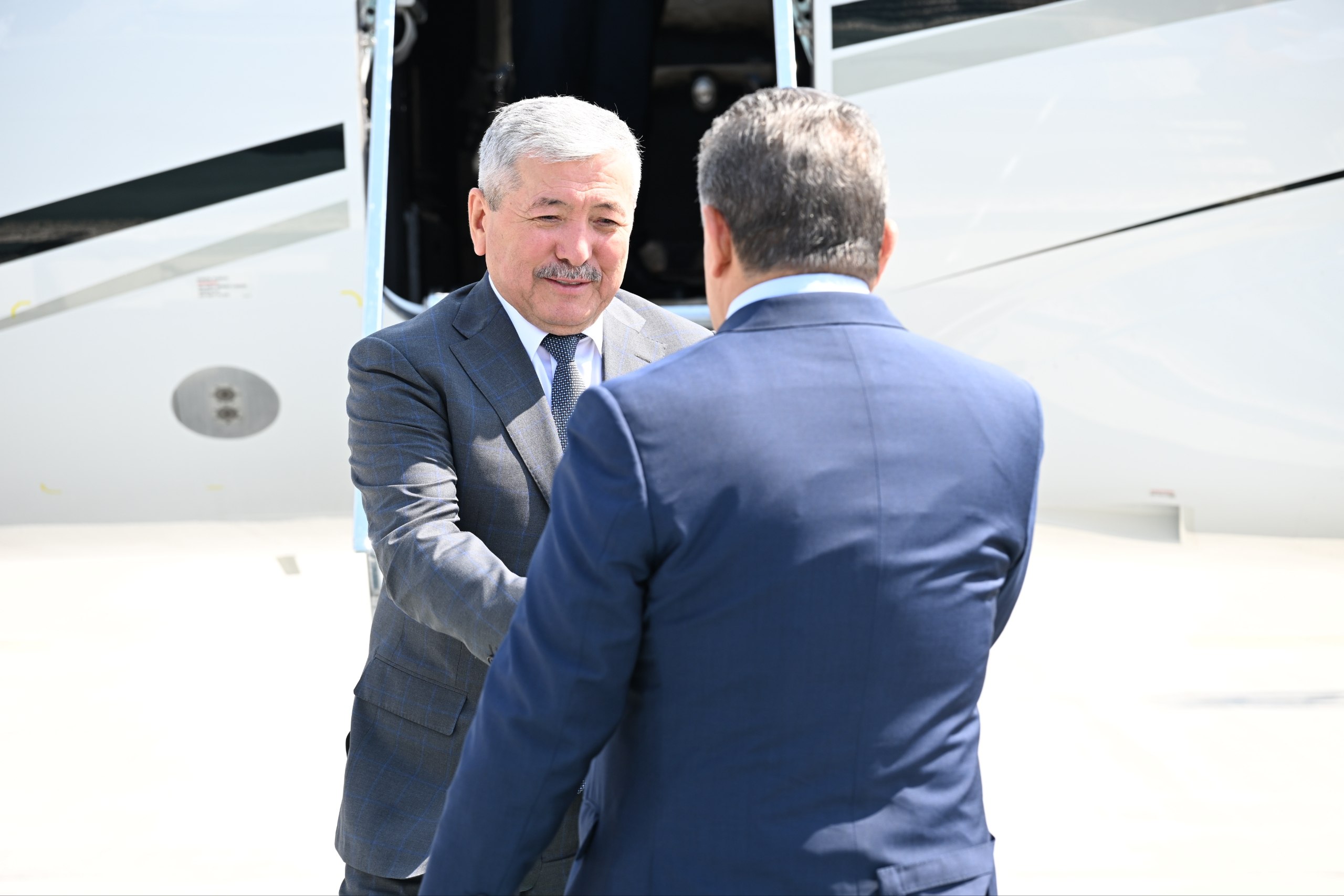 Qırğızıstan Nazirlər Kabinetinin sədri Özbəkistana səfər edib