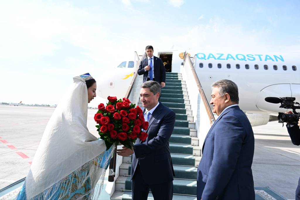 Qazaxıstanın Baş naziri Özbəkistana səfər edib