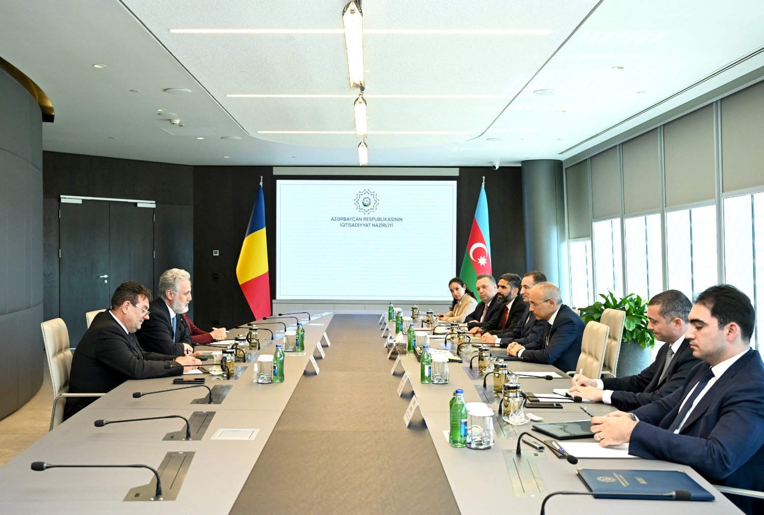 Azərbaycan və Rumıniya arasında iqtisadi və ticarət əməkdaşlığının əsas istiqamətləri müzakirə olunub