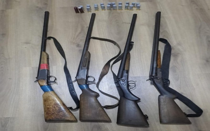 Qanunsuz saxlanılan 22 ədəd müxtəlif çaplı patron, 4 avtomat silahı aşkar edilib