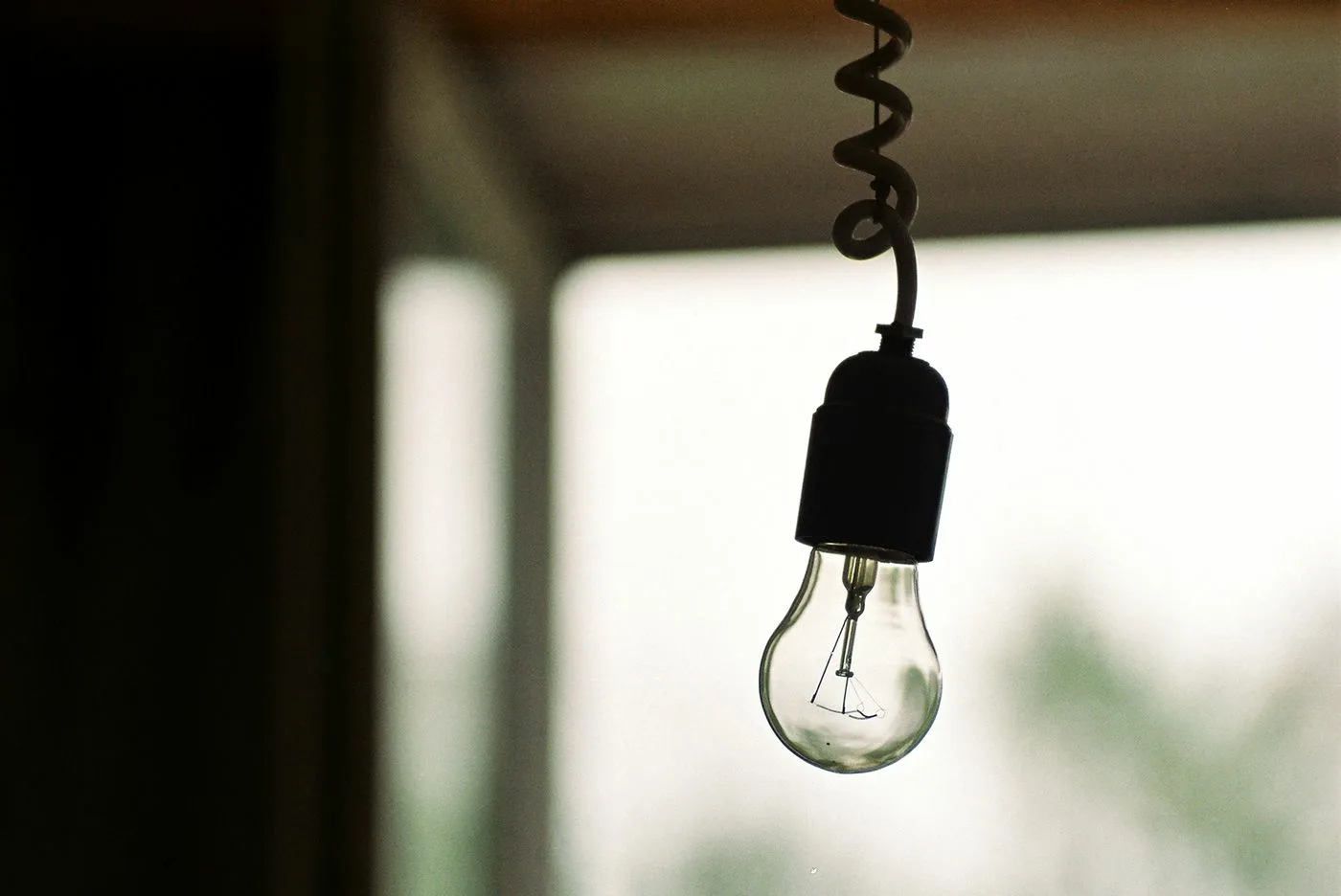 Azərbaycanda 25 Vt gücə malik olan elektrik közərmə lampaları dövriyyədən çıxarılır