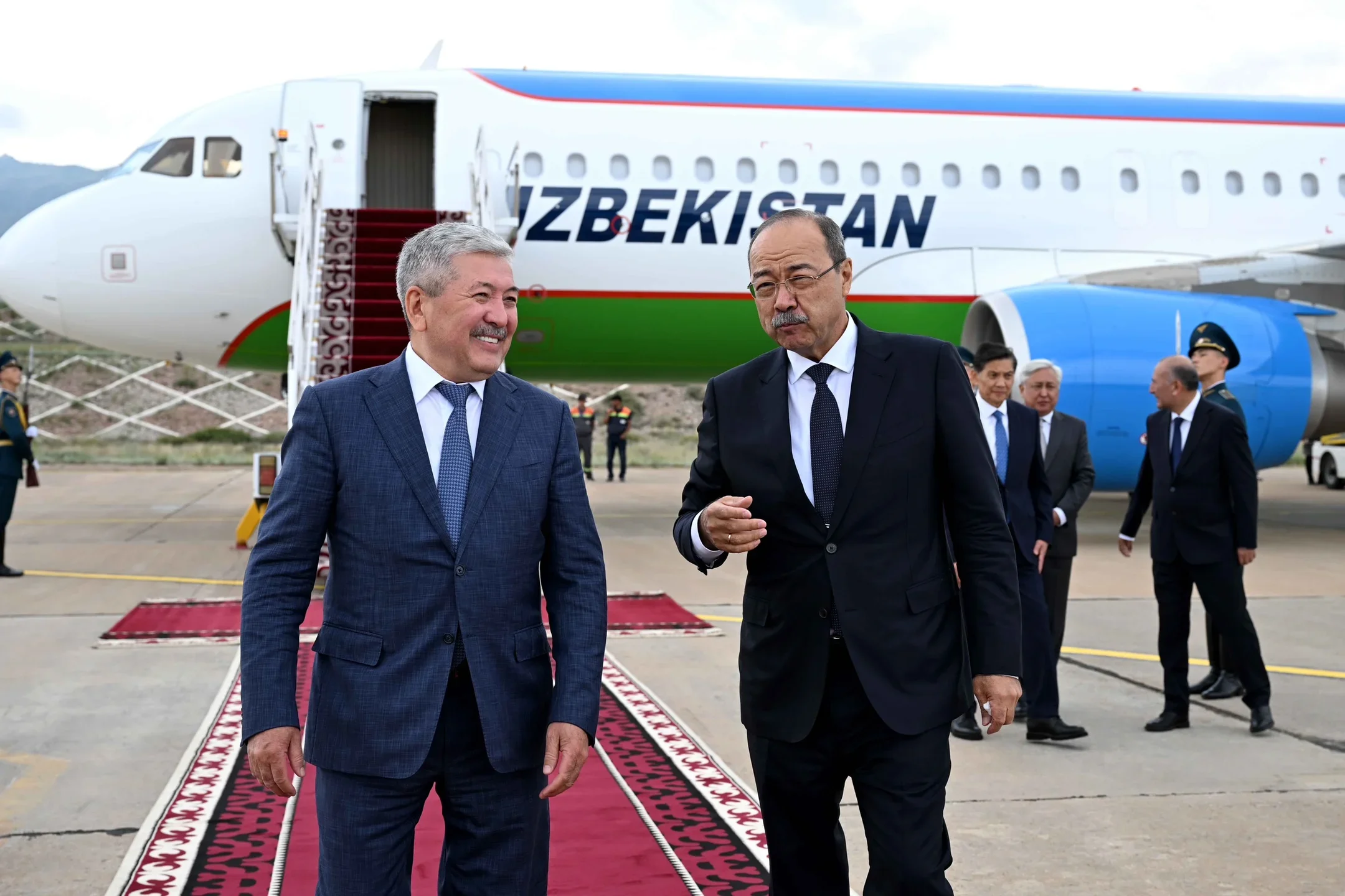 Özbəkistanın Baş naziri Qırğızıstana işgüzar səfər edib