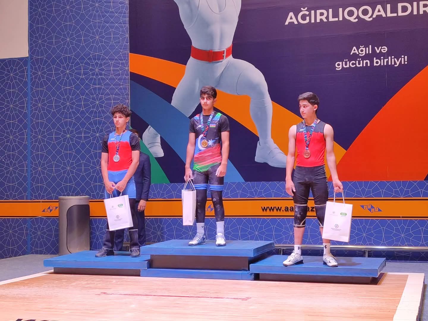 Məktəblilərin Olimpiadasında daha iki çəkidə qaliblər bəlli oldu