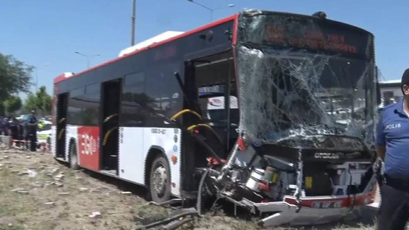 Ankarada avtobus qəzaya uğrayıb: 1 nəfər ölüb, 9 nəfər yaralanıb