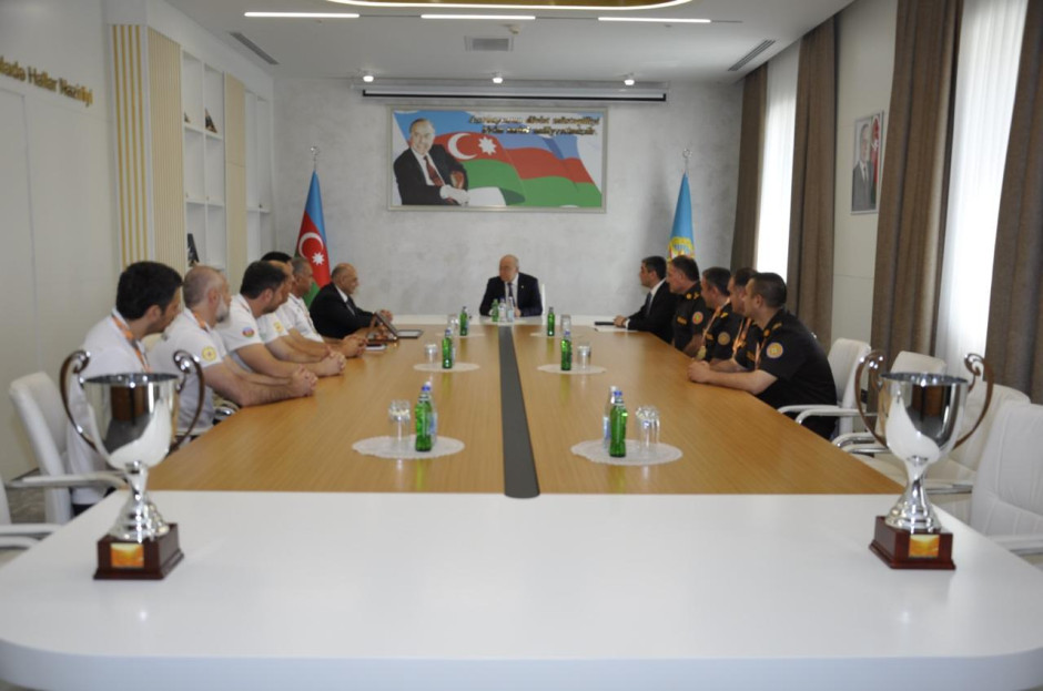 Kəmaləddin Heydərov III Dünya Korporativ Oyunlarında yüksək nəticələr qazanmış FHN komandalarının üzvləri ilə görüşüb