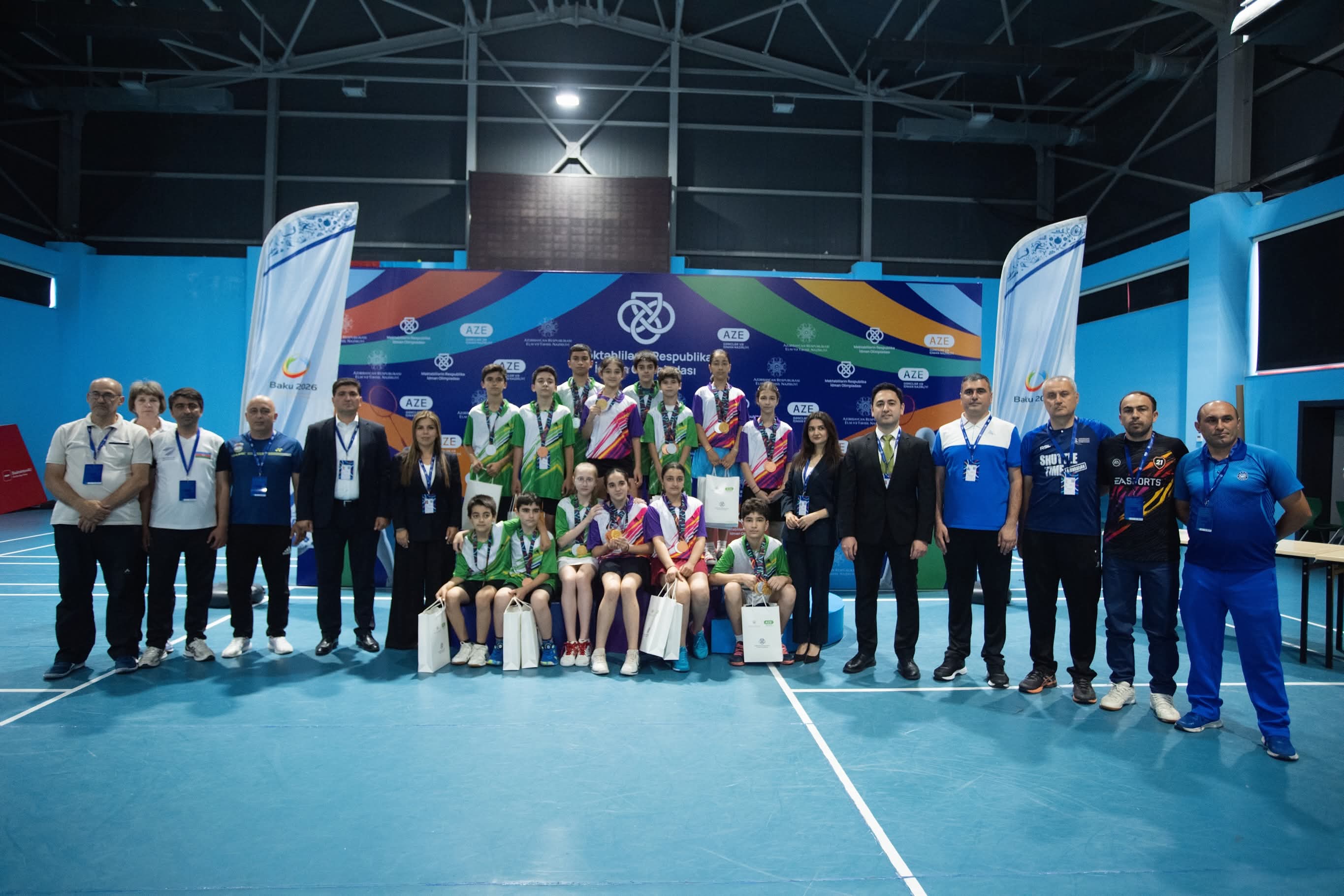 Məktəblilərin Respublika İdman Olimpiadasında badminton yarışlarına yekun vurulub