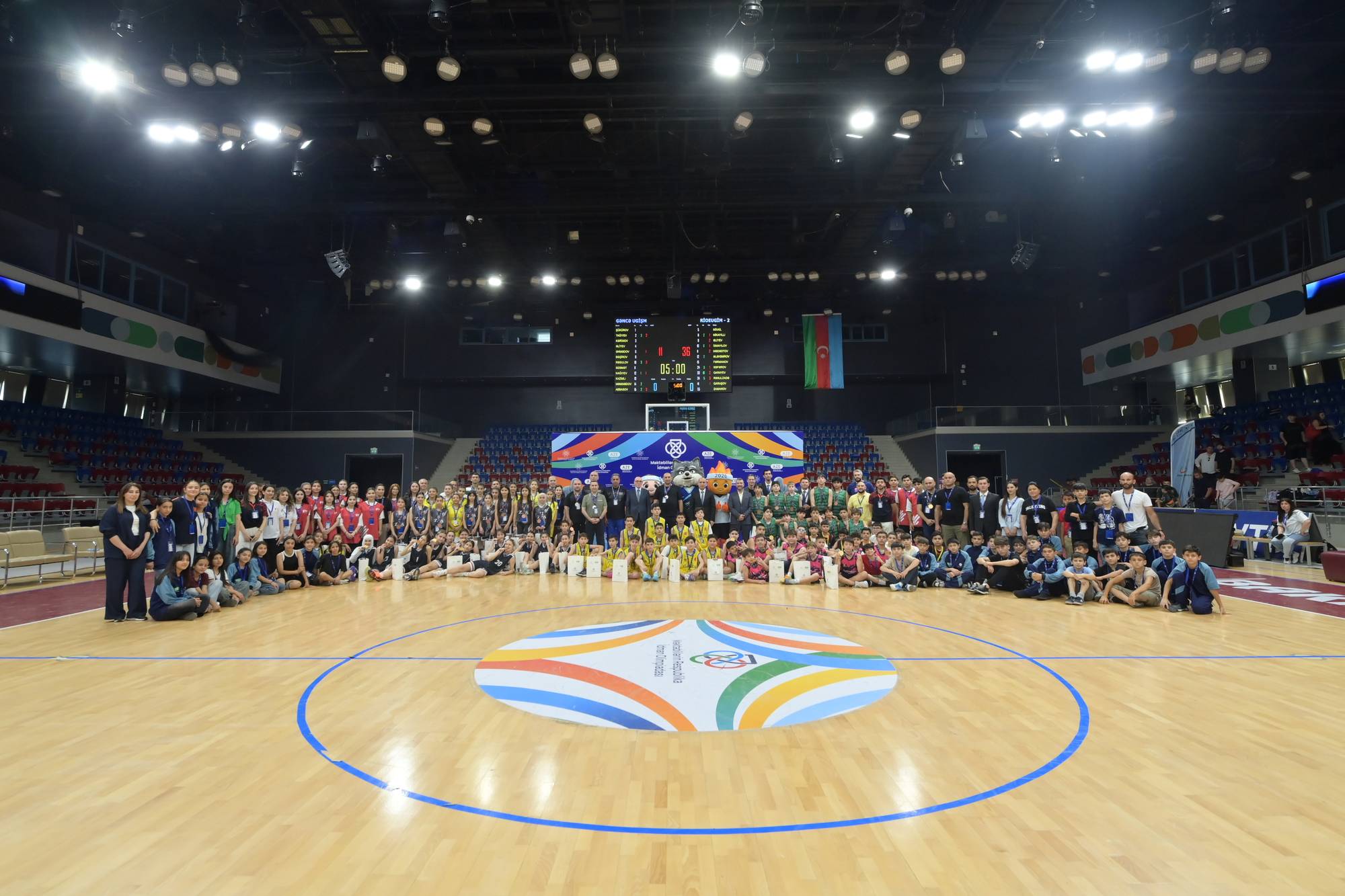 Nazir Məktəblilərin Respublika İdman Olimpiadası çərçivəsində basketbol yarışlarını izləyib
