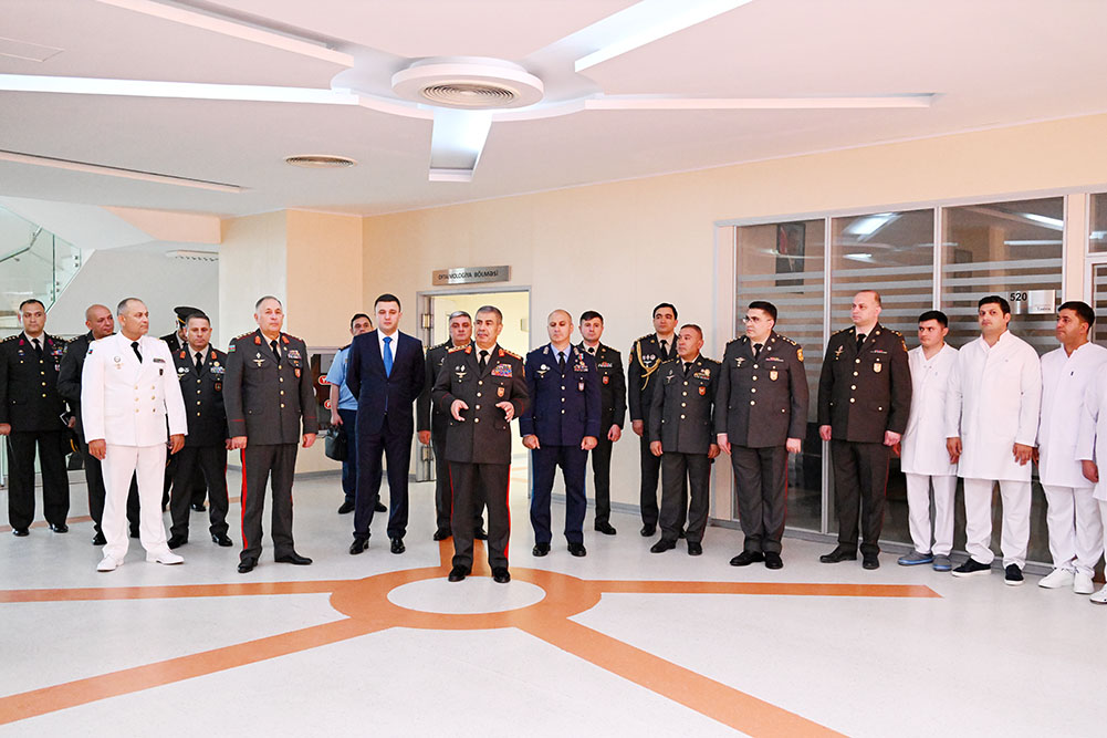 Müdafiə Nazirliyinin rəhbər heyəti Baş Klinik Hospitalı ziyarət edib 