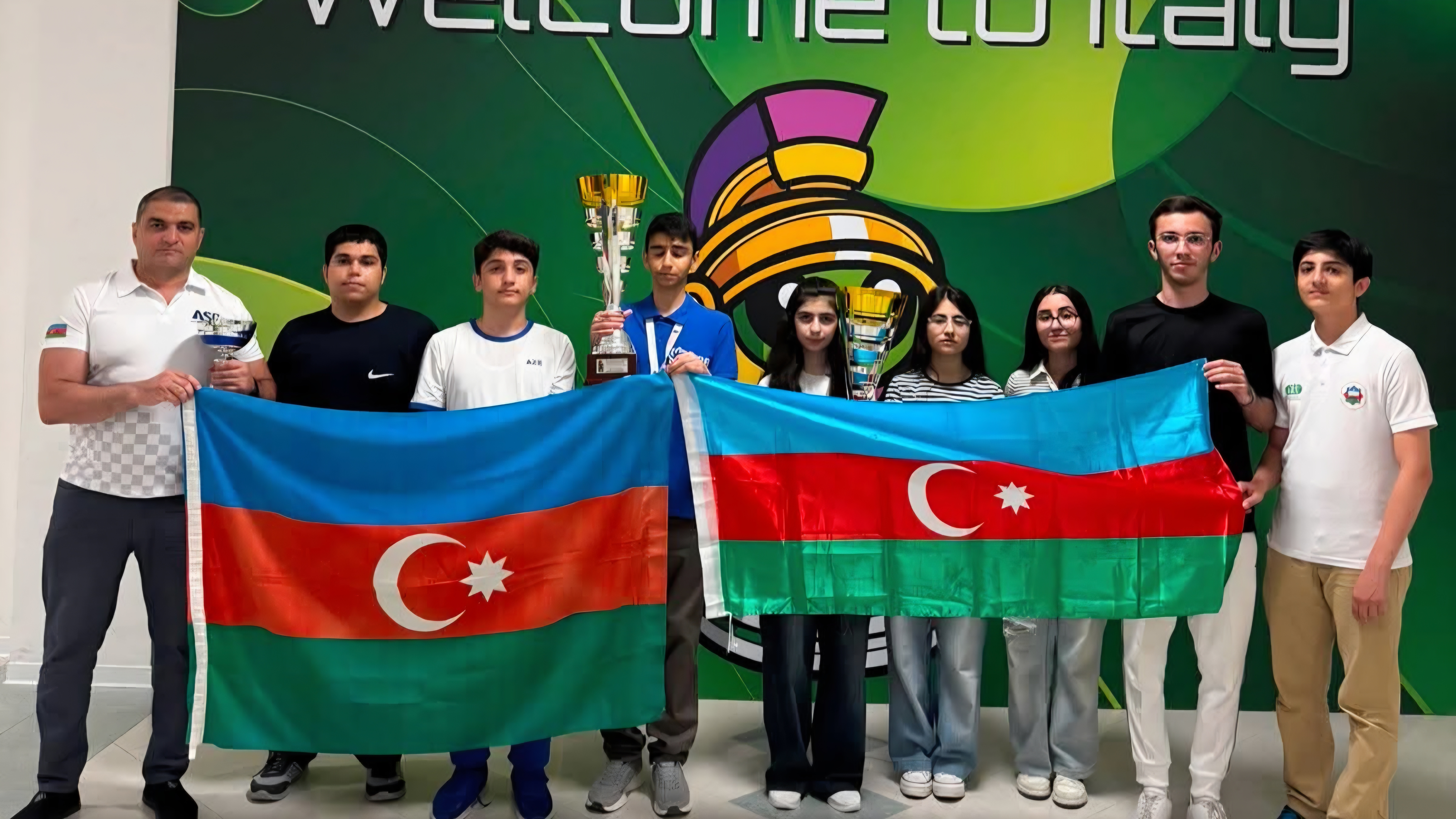 Azərbaycan şahmatçıları dünya çempionu oldu