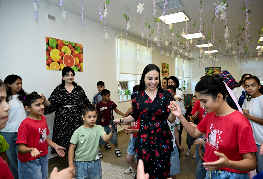 Leyla Əliyeva Şəkidə Uşaq evi sosial xidmət müəssisəsinin sakinləri ilə görüşüb