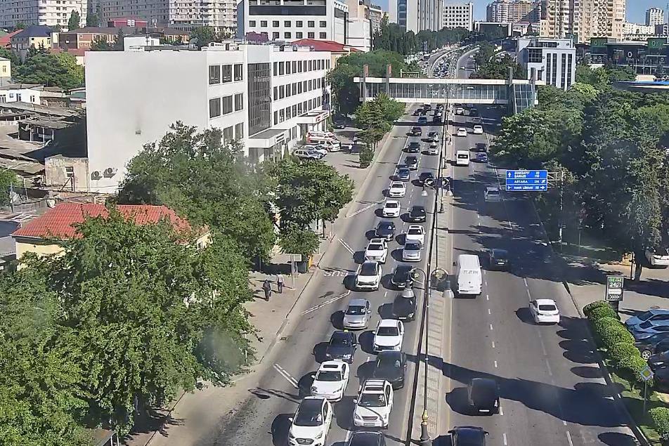 Bir sıra yollarda tıxac müşahidə olunur - SİYAHI