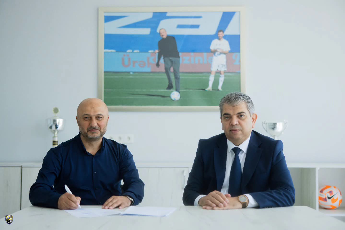 "Kəpəz" Azər Məmmədovla müqavilə imzaladı