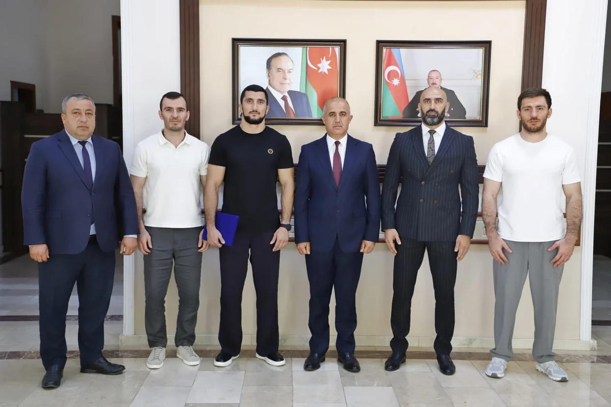 UFC-də qələbə qazanan Fərman Həsənov Naxçıvanda mükafatlandırılıb