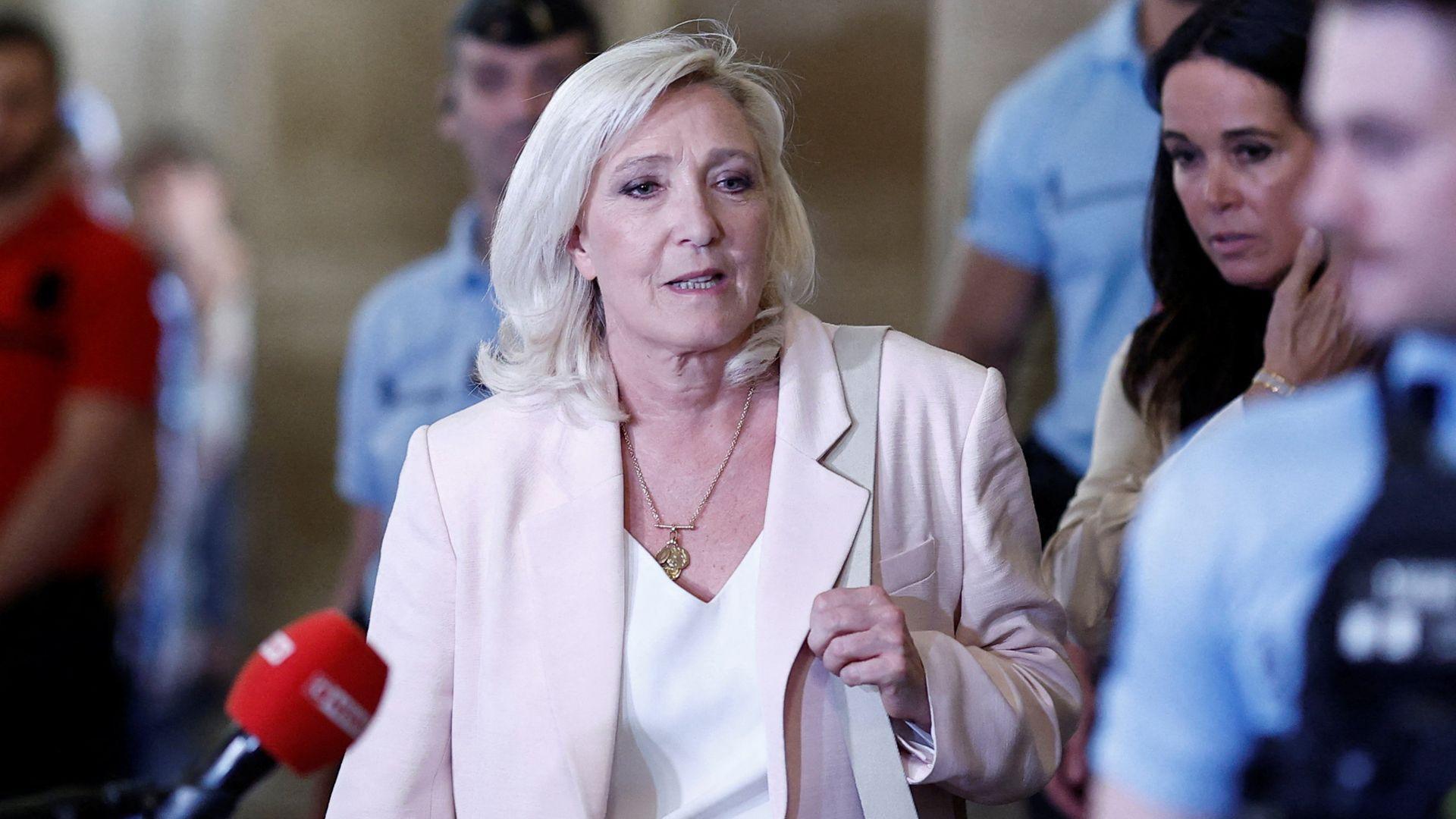 Le Pen 2027-ci ildə Fransada keçiriləcək prezident seçkilərində namizədliyini irəli sürəcəyini açıqlayıb