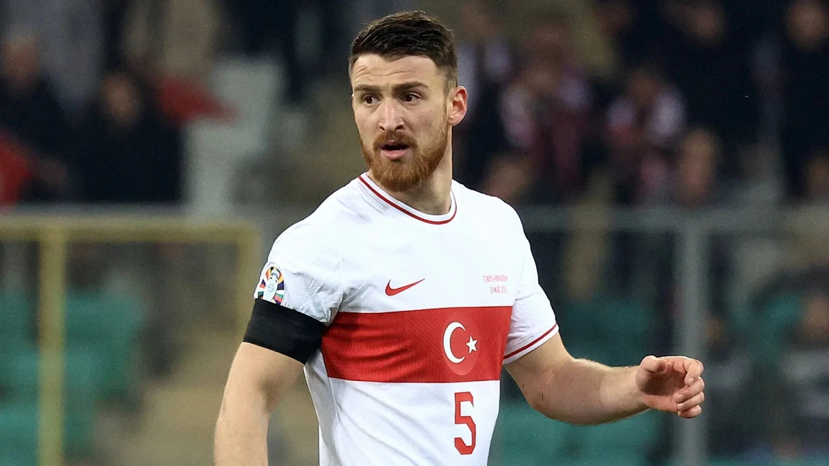 "Beşiktaş" Salih Özcanı heyətinə qatıb