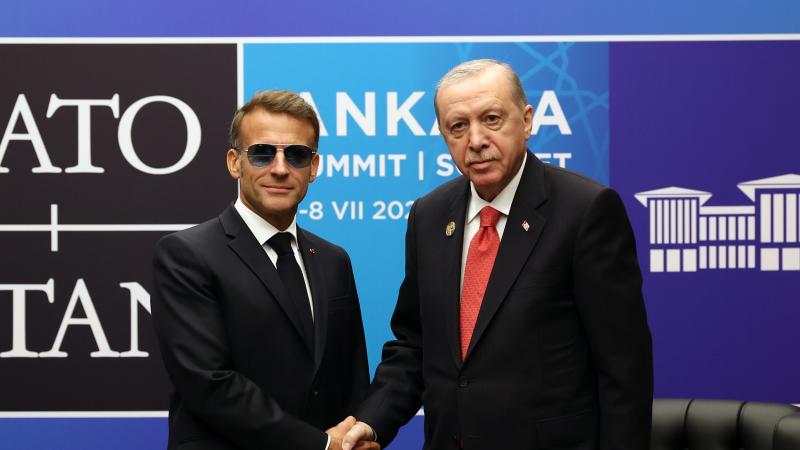 Prezident Ərdoğan Makron ilə görüşüb