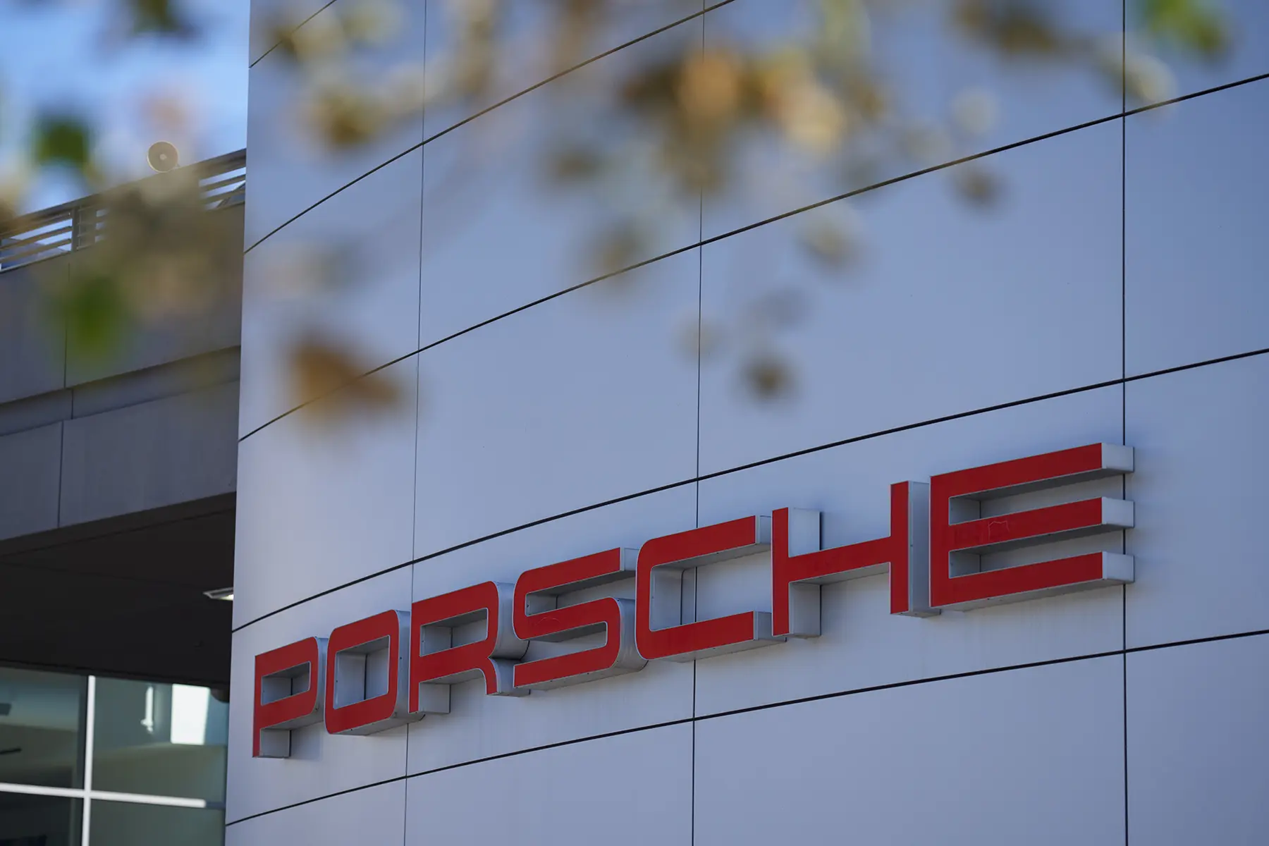 "Porsche" bu ilin ilk yarısında 16% daha az avtomobil tədarük edib