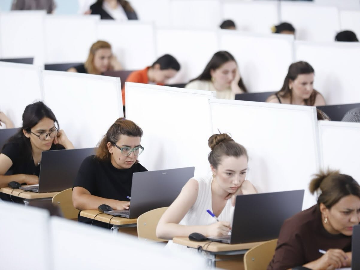 Müəllimlərin işə qəbulu üzrə müsabiqənin test imtahanı mərhələsinə başlanılıb