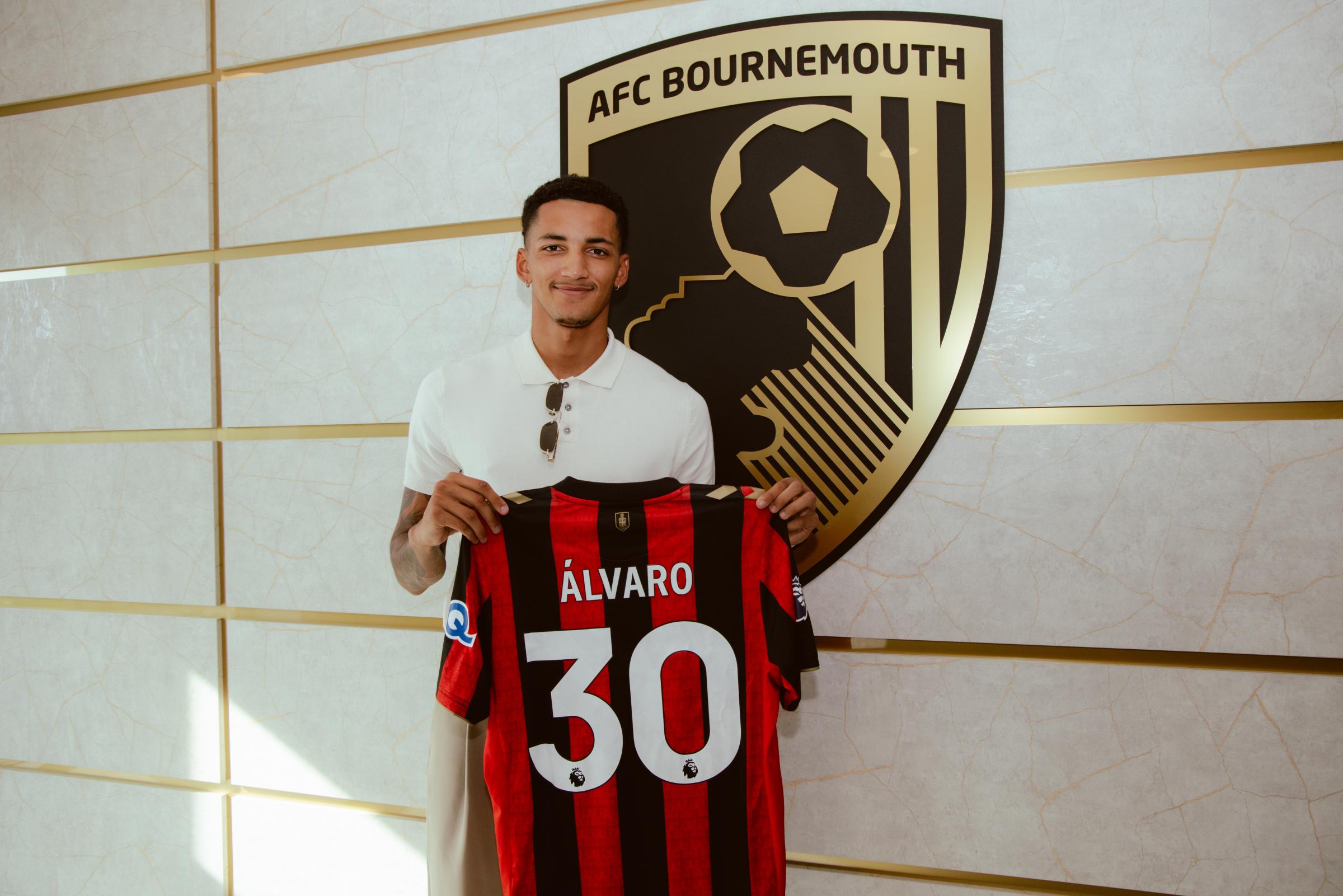 "Bornmut" uruqvaylı hücumçu Alvaro Rodriqesi transfer edib