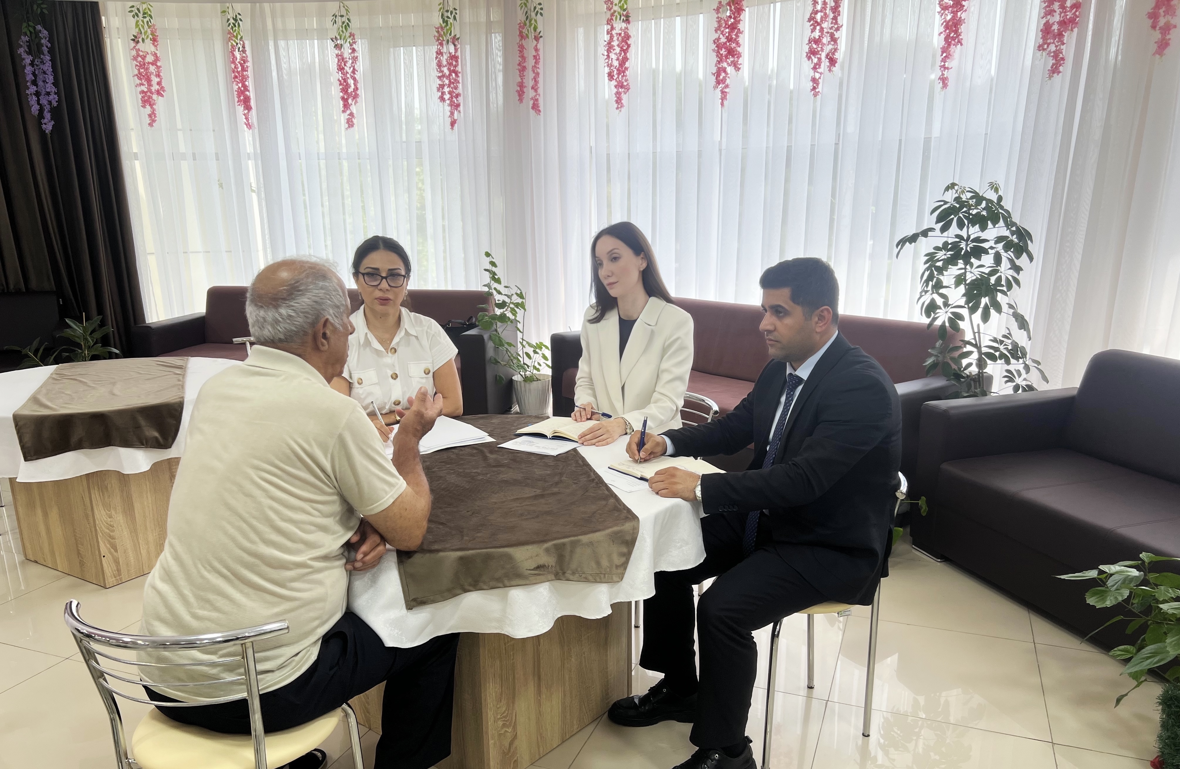 Ombudsmanın nümayəndələri Ahıl şəxslər üçün sosial xidmət müəssisəsində monitorinq aparıb
