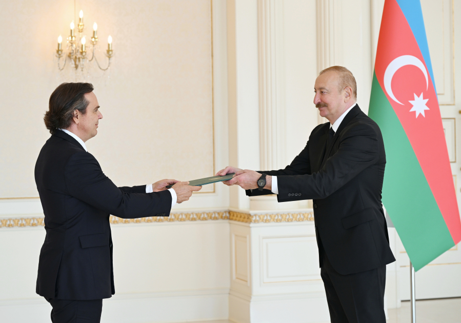 İlham Əliyev Braziliyanın Azərbaycanda yeni təyin olunmuş səfirinin etimadnaməsini qəbul edib