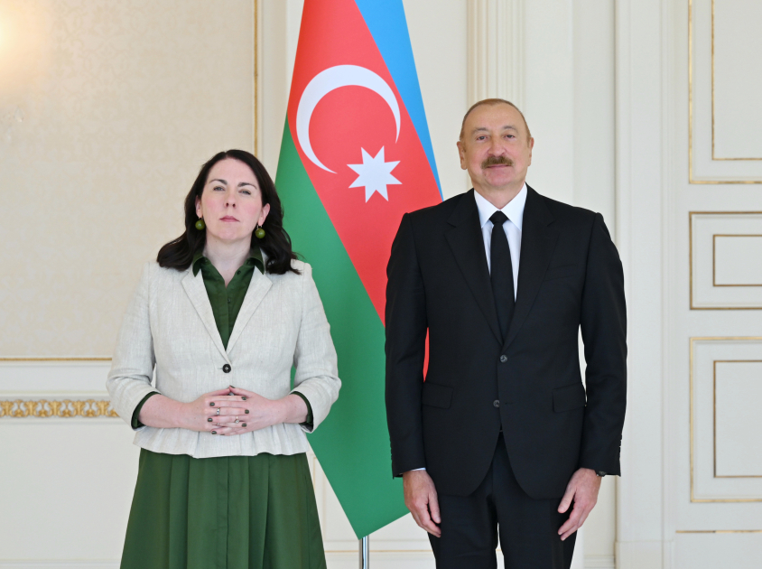  İlham Əliyev İrlandiyanın Azərbaycanda yeni təyin olunmuş səfirinin etimadnaməsini qəbul edib