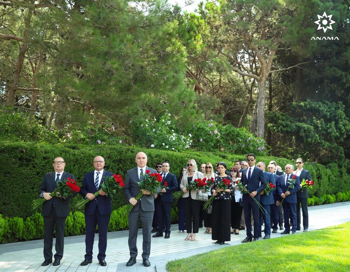 ANAMA kollektivi Heydər Əliyevin məzarını ziyarət edib
