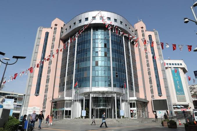 İzmit bələdiyyə sədri saxlanılıb