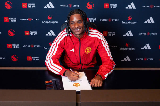 "Mançester Yunayted" "Tottenhem"in gənc hücumçusu Taynen Tompsonu transfer edib