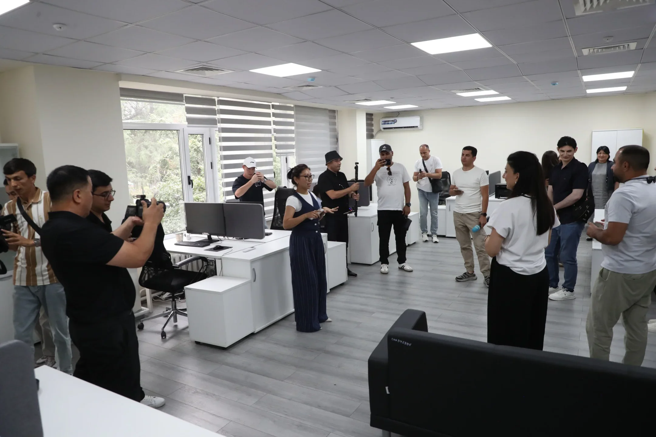 Azərbaycanlı jurnalistlər Qırğızıstana mətbuat turu çərçivəsində "Kabar" agentliyində olublar