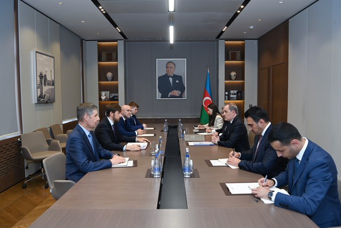 Ceyhun Bayramov Rusiya Prezidentinin köməkçisi Ruslan Edelgeriyevi qəbul edib