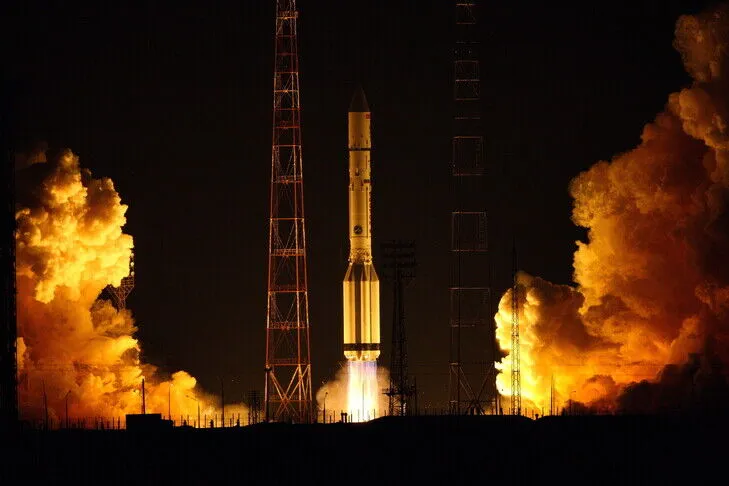 Çin orbitə 5 peyk daşıyan "Lijian-1" raketini buraxıb